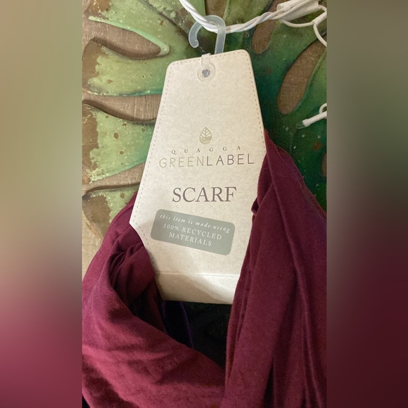 GreenLabel SCARF NWT long wrap around pretty wine burgundy color - Picture 5 of 8